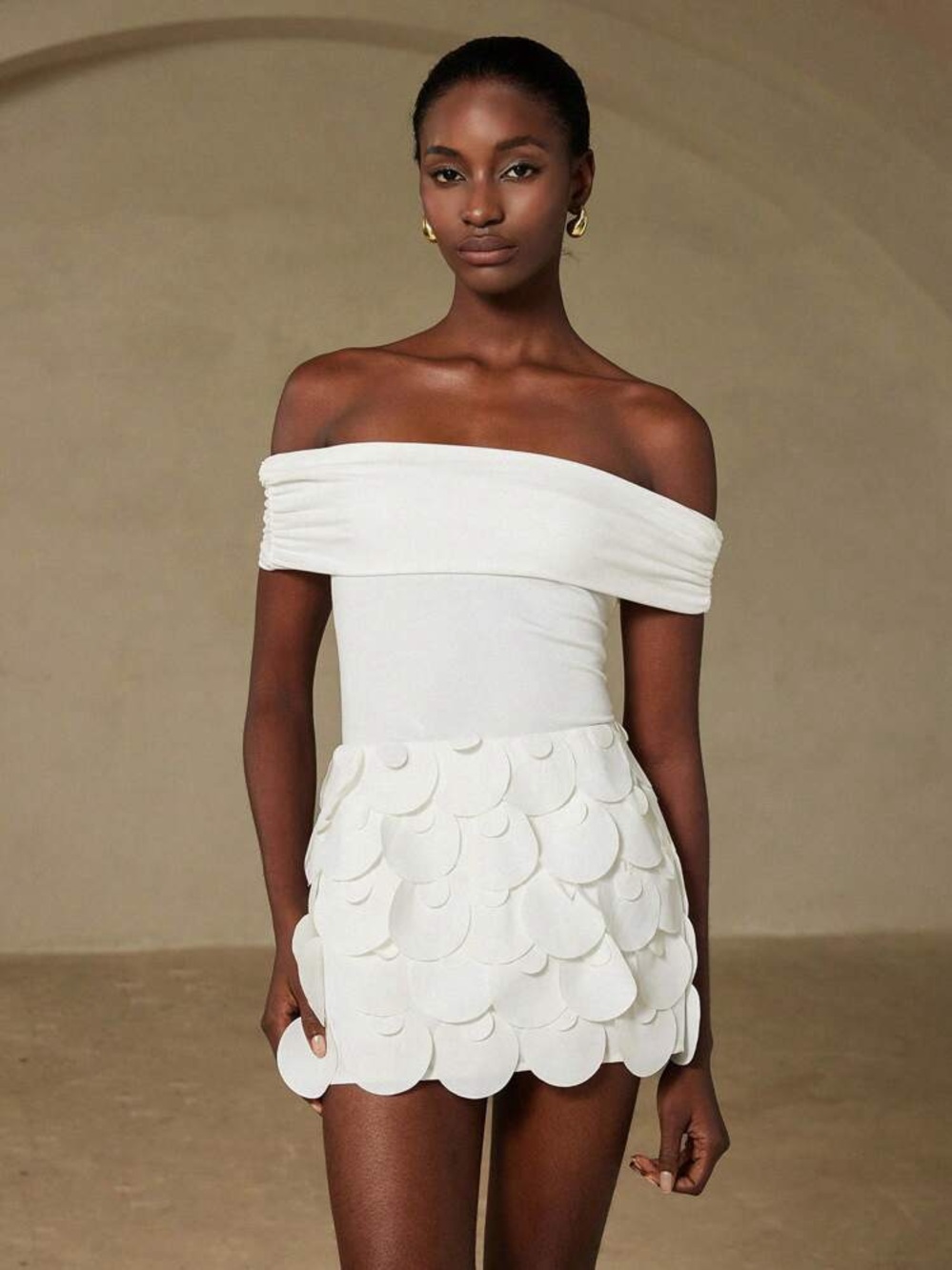 SHEIN Aveloria White 3D Floral Appliqué Mini Skirt | NWOT Size XS